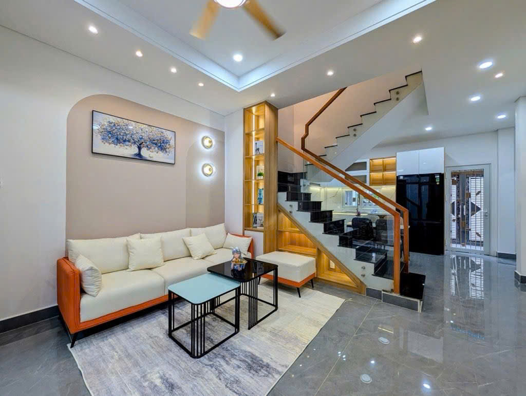  NHÀ 2 mặt hẻm cách hẻm XH đúng 1căn 50m. NGANG 4,3 nở hậu 6,8*10 kết cấu: 1 TRÊT 2 LẦU CÔ BĂC P. CẦU KIỆU Q.PHÚ NHUÂN CHỈ 7,95Tỷ. 