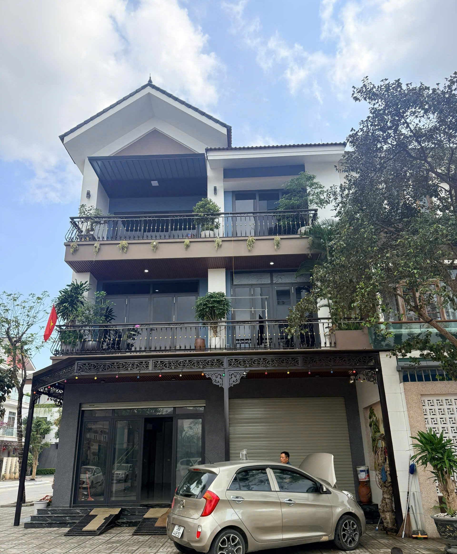  Cho thuê tầng 1 ,căn góc, dãy biệt thự, 2 mặt tiền, vị trí đẹp tại TP Vinh, Nghệ An 