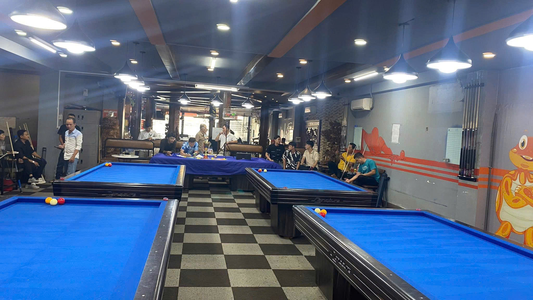  Cần sang lại quán CLB BiDa Phạm Văn Đồng Khu Cầu Xéo, Thị Trấn Long Thành , Tỉnh Đồng Nai. 