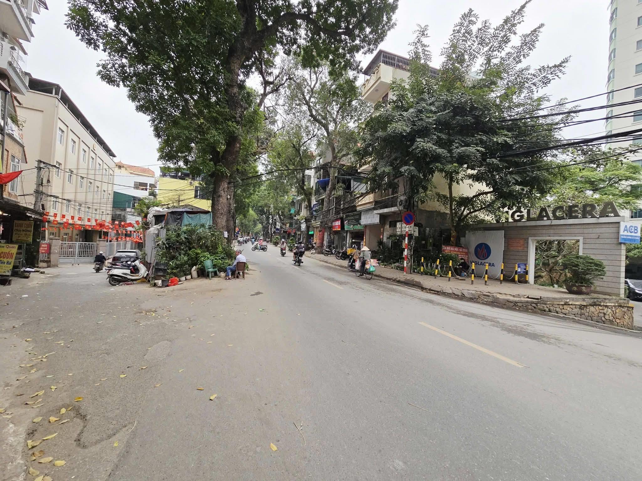  ????Xem ngay nhà mặt ngõ ôtô 5Tầng ~ 7 Tỷ Lạc Long Quân P. Tây Hồ 