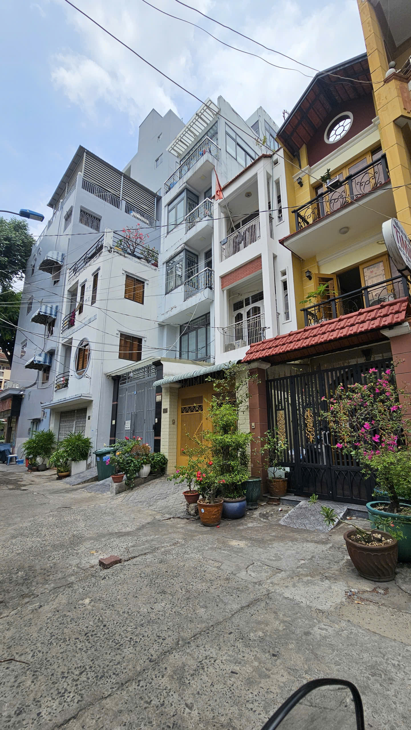  bán nhà xe tải ngũ trong nhà 
căn hộ dịch vụ có dòng tiền 80 triệu 
cạnh Q1 