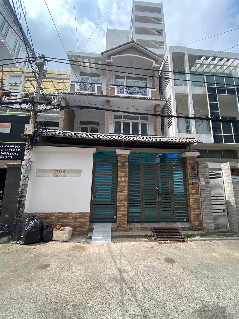  Cho thuê tòa nhà DTS 600m2 tại Tân Cảng, kế Ga Metro, 7x21, 4 tầng, hẻm xe hơi, 70tr TL 