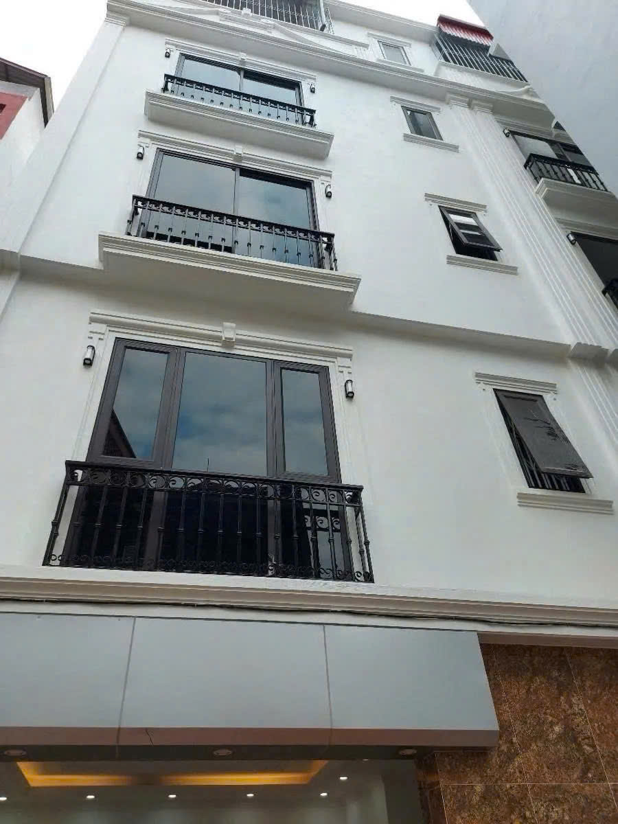  NHÀ MỚI KÍNH COONG - LÔ GÓC - PHÂN LÔ- Ô TÔ ĐỖ CỬA - THANG MÁY - HÀNG XÓM PARK CITY. 