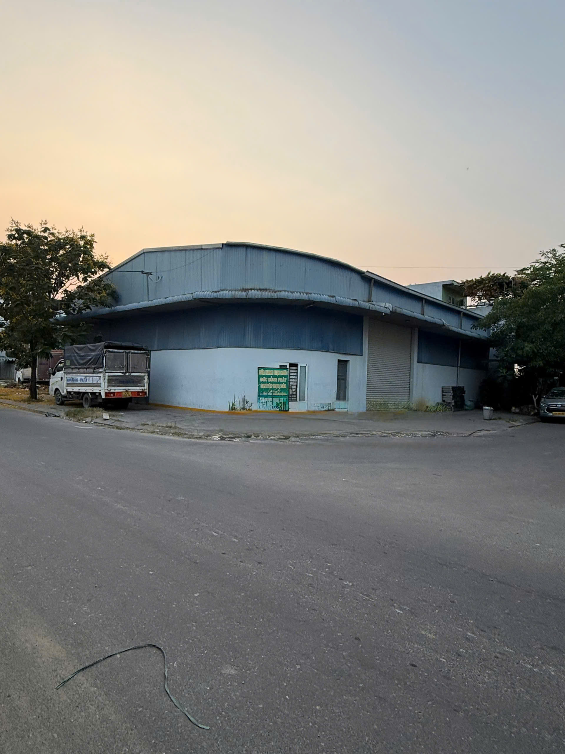  ????????Bán nhà KHO góc 2 mặt tiền đường Bùi Giáng -Diện tích: 377m2 