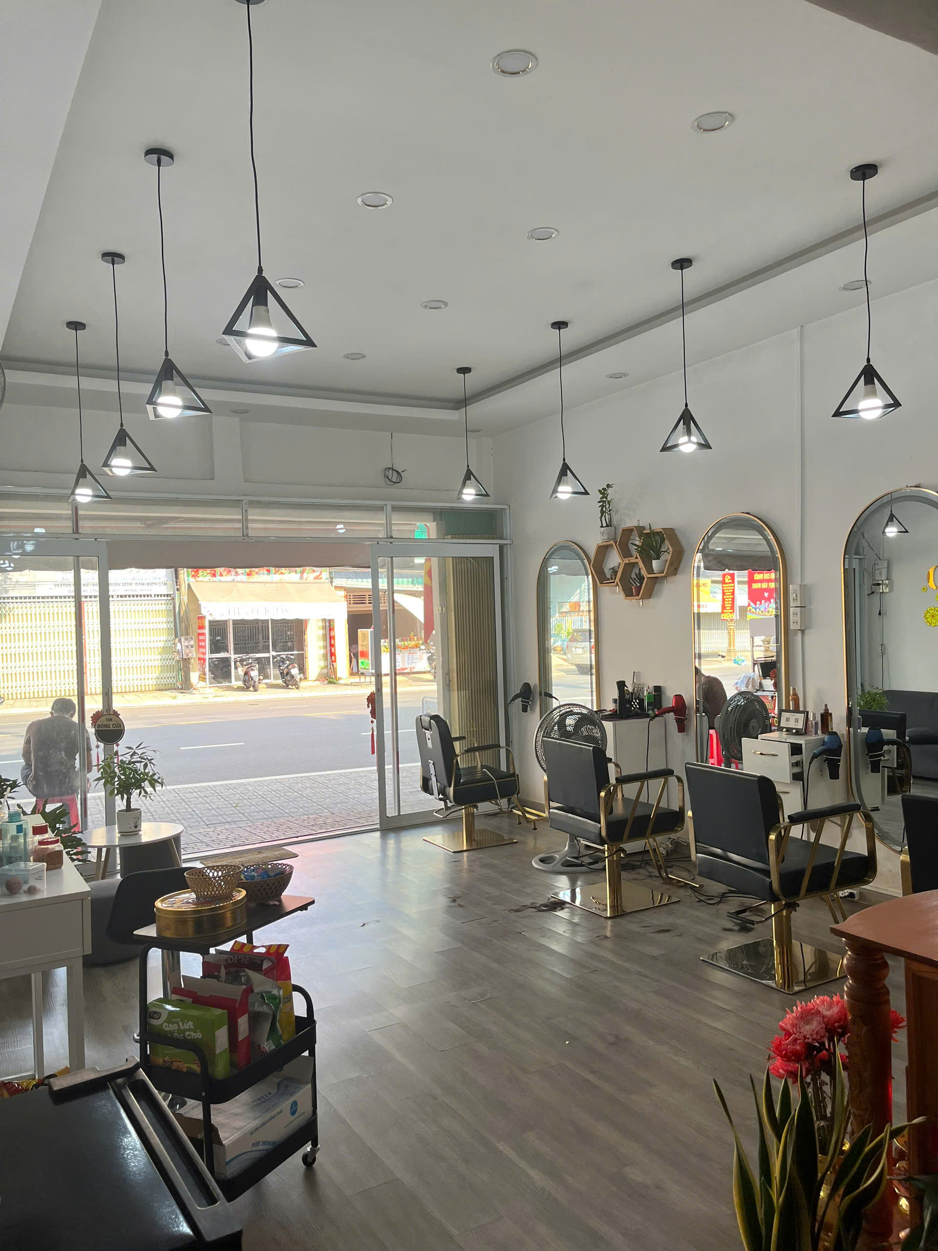  CHO THUÊ HOẶC SANG TIỆM TÓC CÓ PHÒNG Ở LẠI TẠI LÂM ĐỒNG 