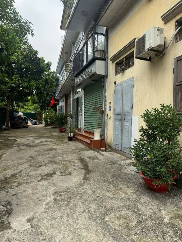  Hàng hiếm có 1 0 2 đây anh chị ơi !!!! 

BÁN NHÀ VIỆT HƯNG ĐƯỜNG Ô TÔ TRÁNH - KINH DOANH - SÁT MẶT PHỐ VIỆT HƯNG 