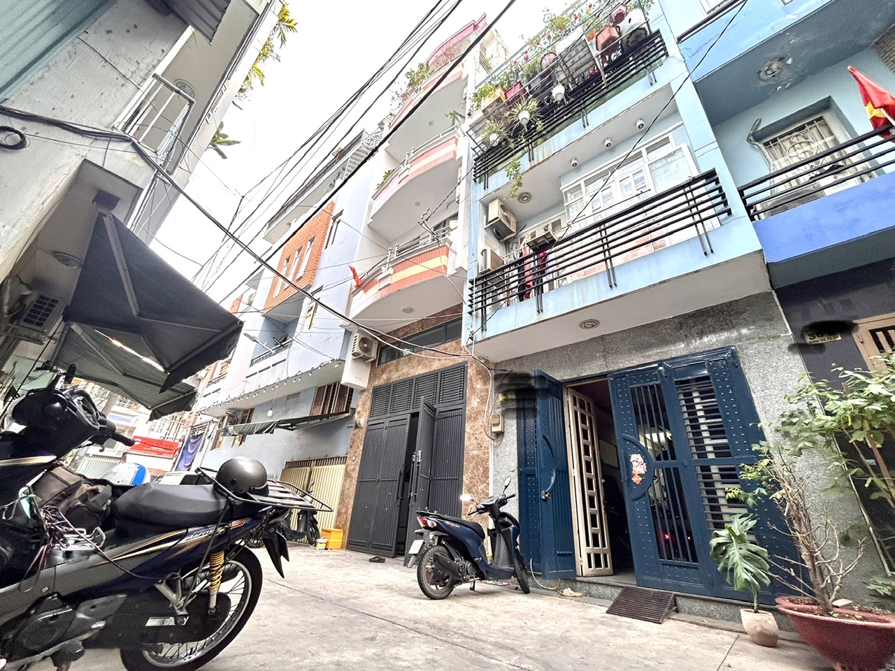  BÁN NHÀ MẶT TIỀN Đ.SỐ XE HƠI ĐẬU CỬA- NHÀ ĐẸP VÀO Ở NGAY- THÔNG RA KHÁNH HỘI- HOÀNG DIỆU- NGUYỄN TẤT THÀNH. 