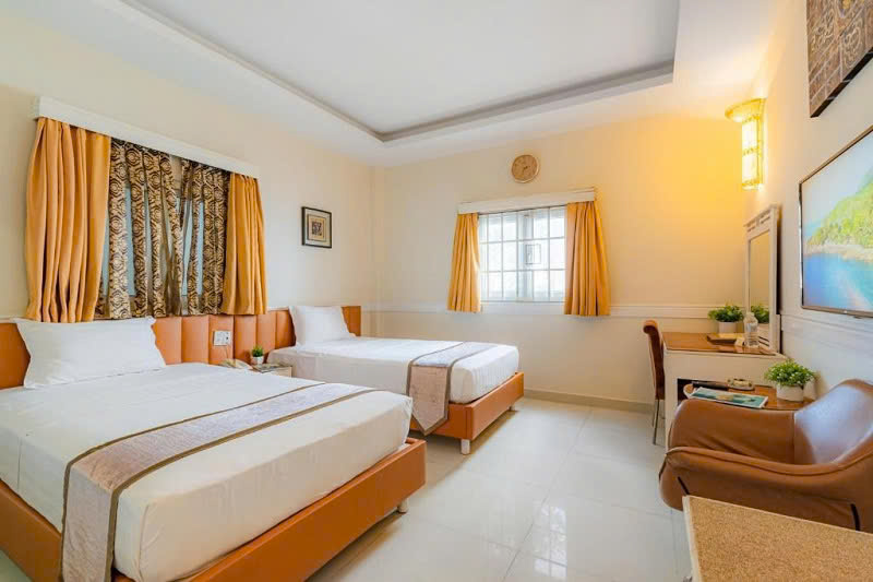  Cho thuê khách sạn 42 phòng có nhà hàng sân đậu xe ngay trung tâm Đà Lạt giá 110 triệu 