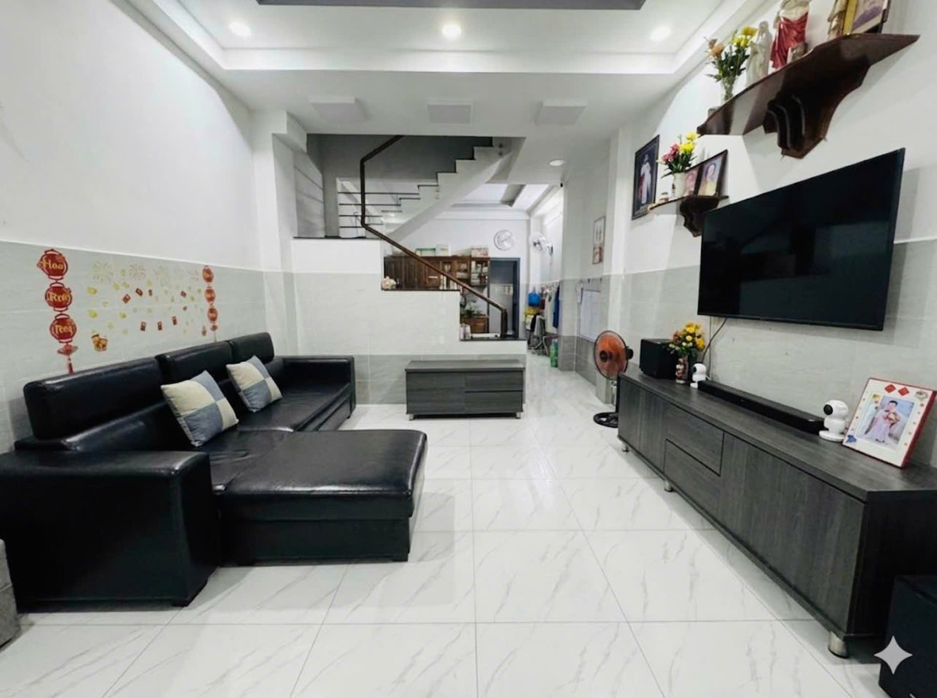  ✈️5’’ TỚI SÂN BAY TSN  NGAY VINCOM QUANG TRUNG  51m2 (4.2 x 12) VUÔNG A4  3 TẦNG ĐÚC - 2PN, 3WC - SÂN THƯỢNG TRƯỚC SAU  HẺM 3G TRÃI NHỰA  CHỈ 5.x TỎI 