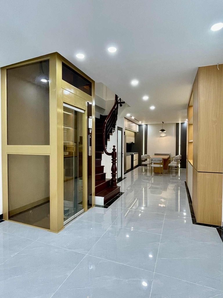  Siêu phẩm mặt ngõ Đình Thôn thông Trần Văn Lai-

lô góc  - nhà mới - thang máy - kinh doanh - nội thất đẹp giá trị

Nhà 3 mặt thoáng sáng - tất cả các phòng đều có cửa sổ đón in ánh sáng tự nhiên 