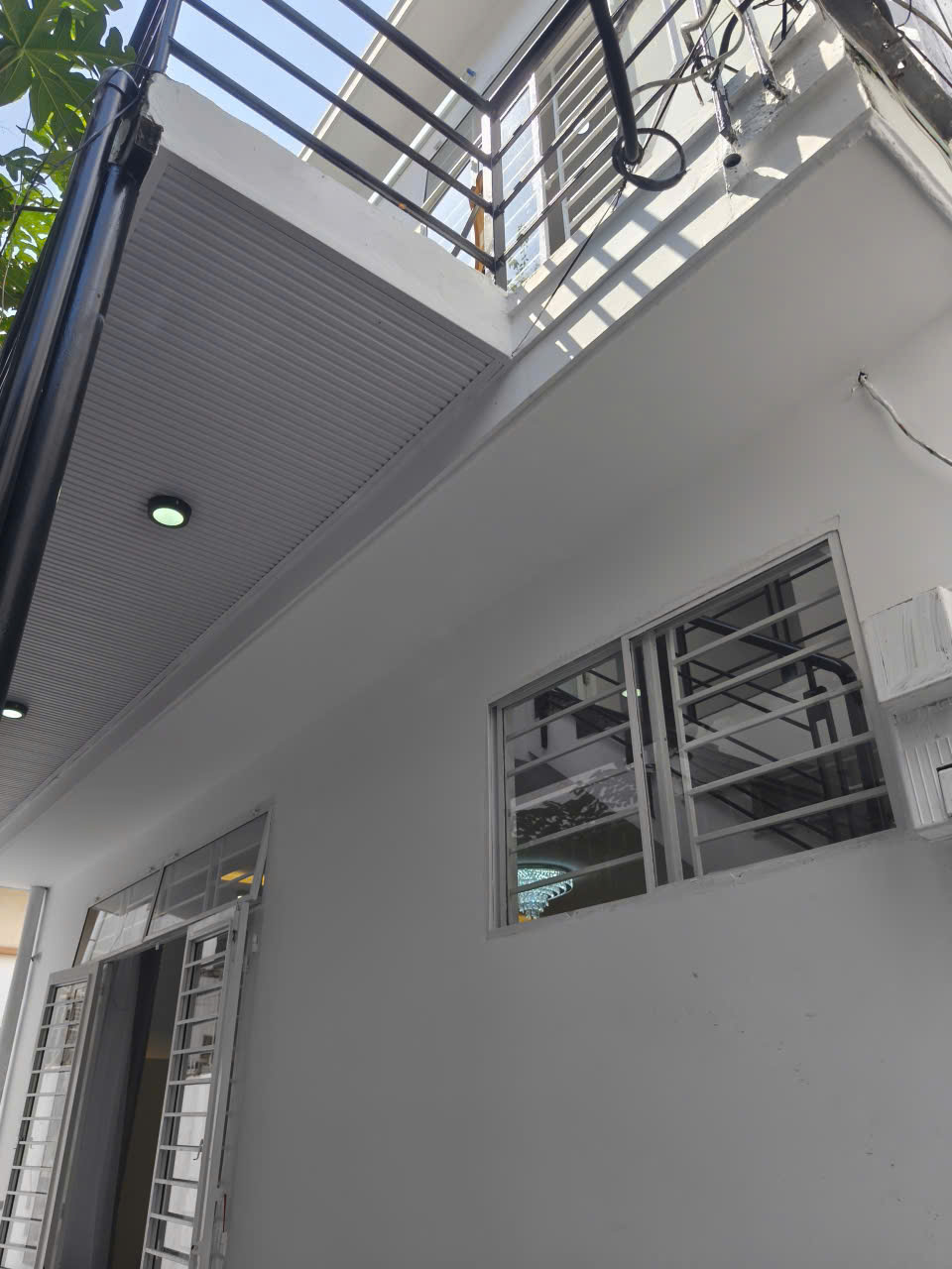  ♪ Nhà sát Nguyễn Tất Thành, Bãi đậu Ô tô vài bước, 31m2, 2 tầng ở ngay, nhỉnh 3 tỷ 