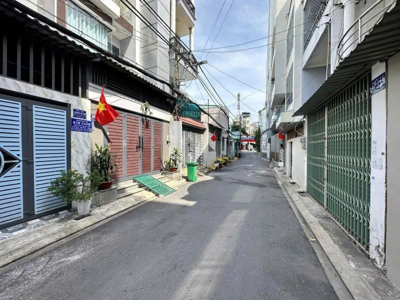  Bán nhà HXH 6m Thoại Ngọc Hầu - gần Nguyễn Sơn, 5,2x23m, 2 Tầng - 3 PN, chỉ 13 Tỷ. 