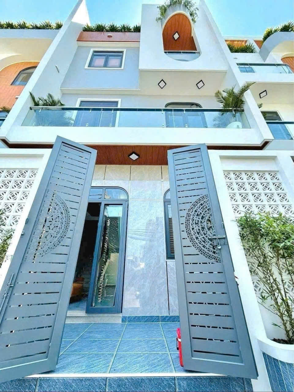  Ram màu rất đẹp và sang.thiết kế hiện đại . Tiện ít xung quanh tuyệt vời ông mặt trời. 