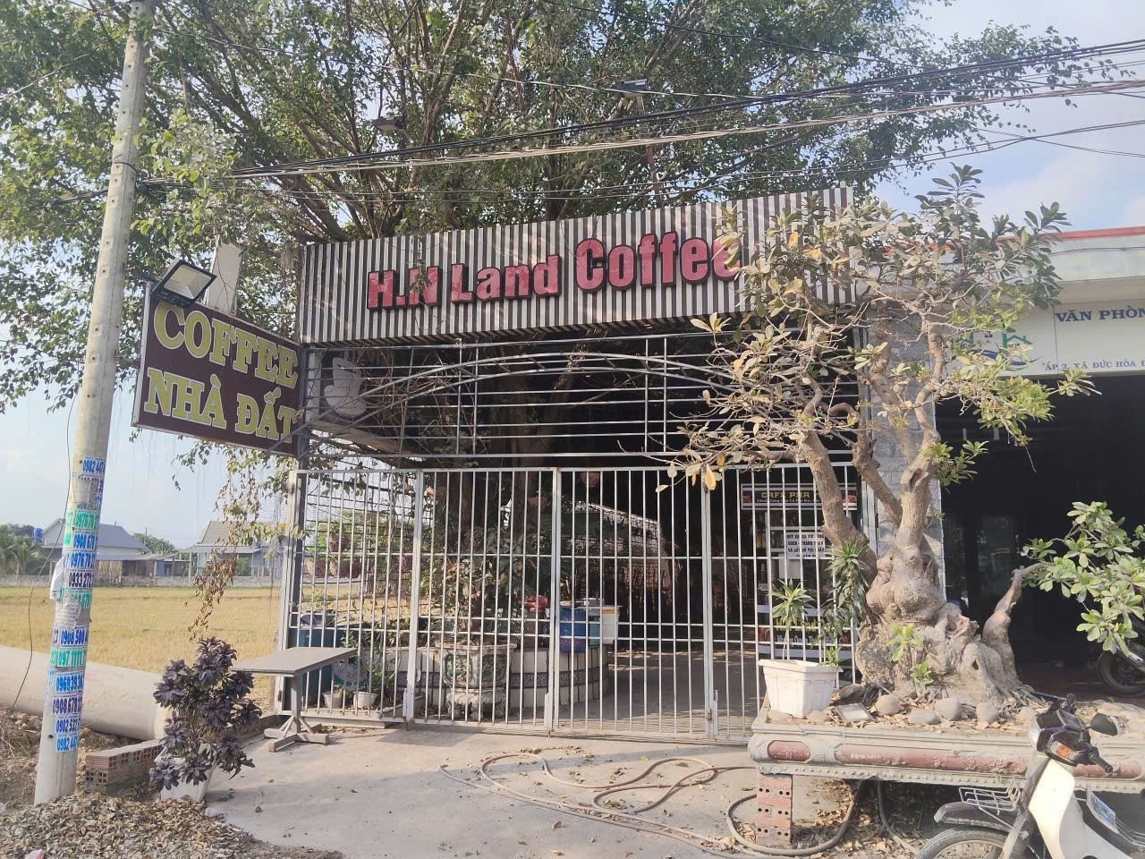  HOT HOT HOT ! Chính Chủ Cần Bán Căn Nhà Liền Quán Cà Phê Sân Vườn Xã Đức Hòa Đông, Đức Hòa, Long An. 