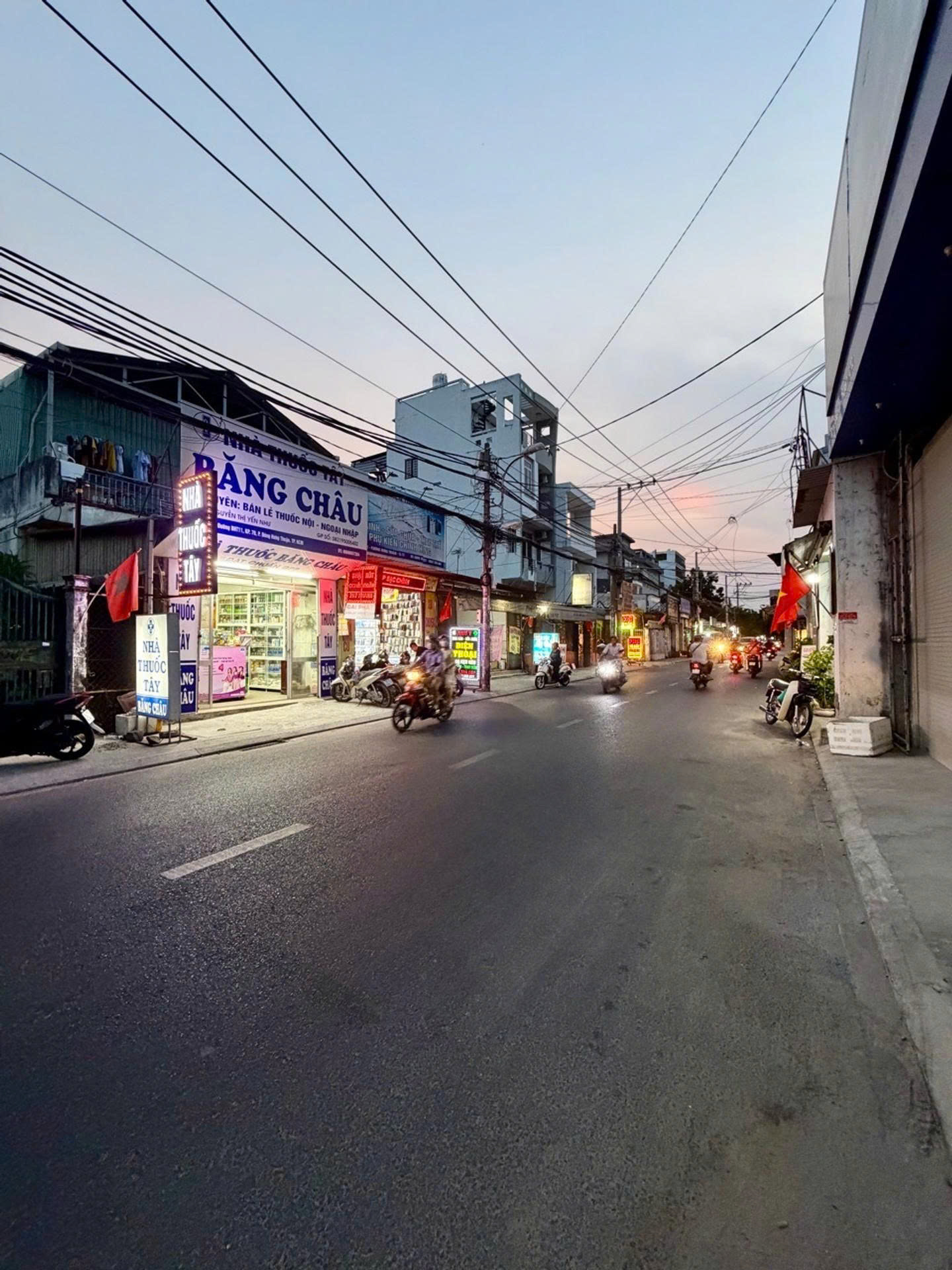  Mặt tiền kinh doanh 5x20, nhà trệt lầu 3PN – chỉ 9,9 tỷ TL  Bán đất tặng nhà, pháp lý chuẩn 