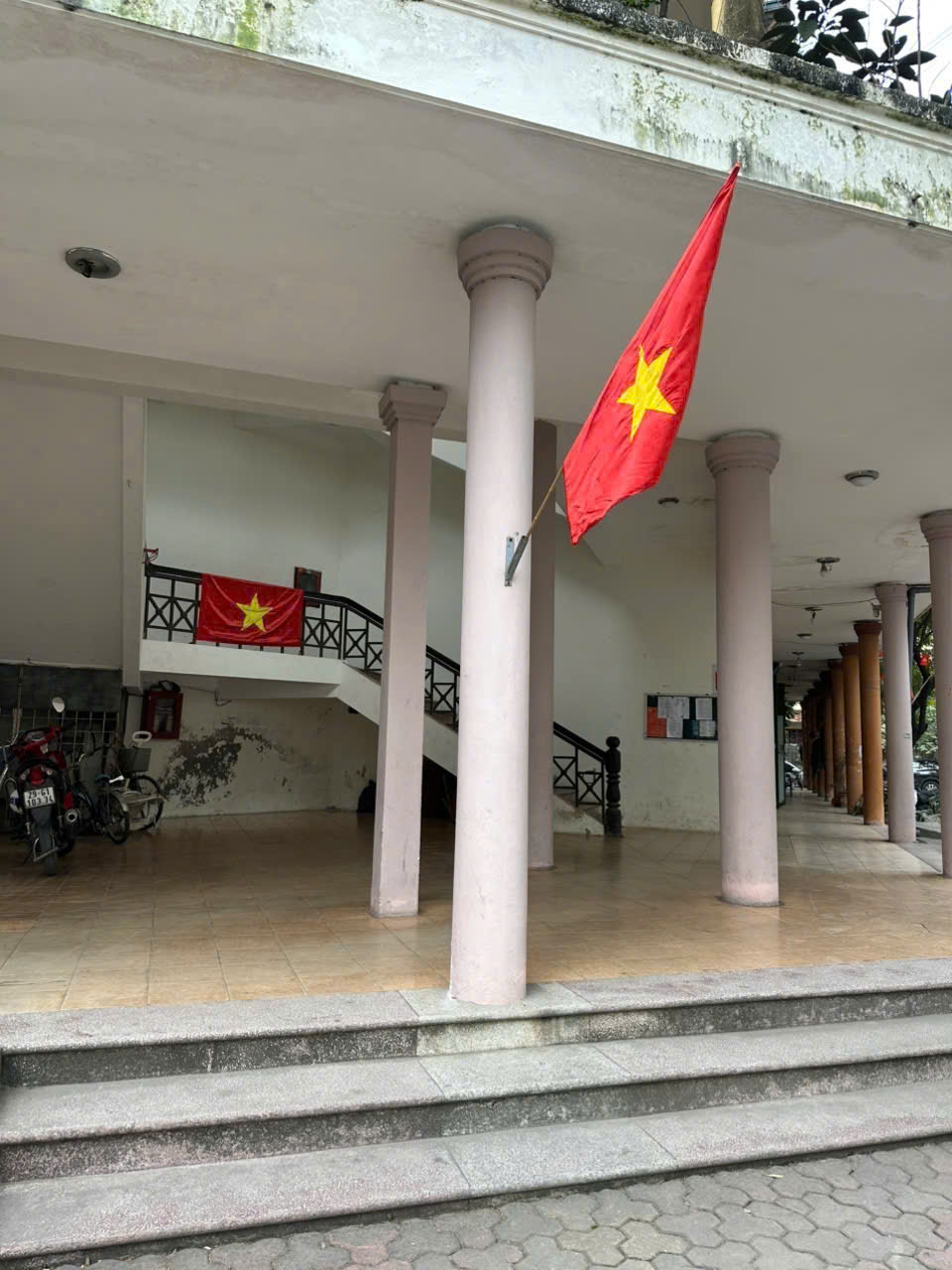  CHÍNH CHỦ CẦN CHUYỂN ĐỔI CHỖ Ở LÊN MUỐN BÁN GẤP CĂN HỘ CHUNG CƯ VINACONEX 2 LÔ GÓC PHÙNG KHOANG 75 M2 NHỈNH 4 TỶ 