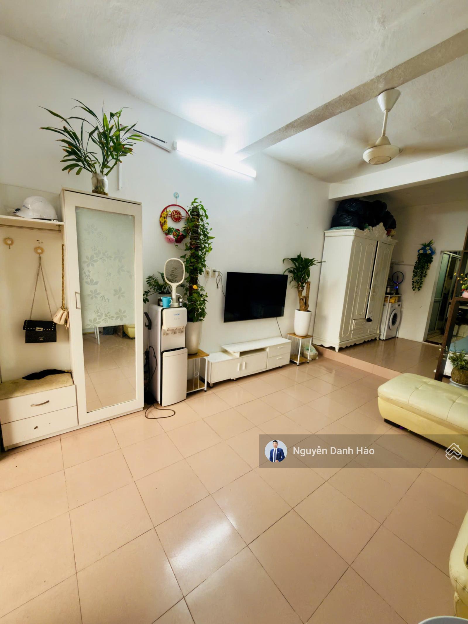  2,43tỷ sở hữu nhà trung tâm Hai Bà Trưng, 2PN, sẵn sổ, gần Hồ Gươm, cực hiếm khó tìm. 