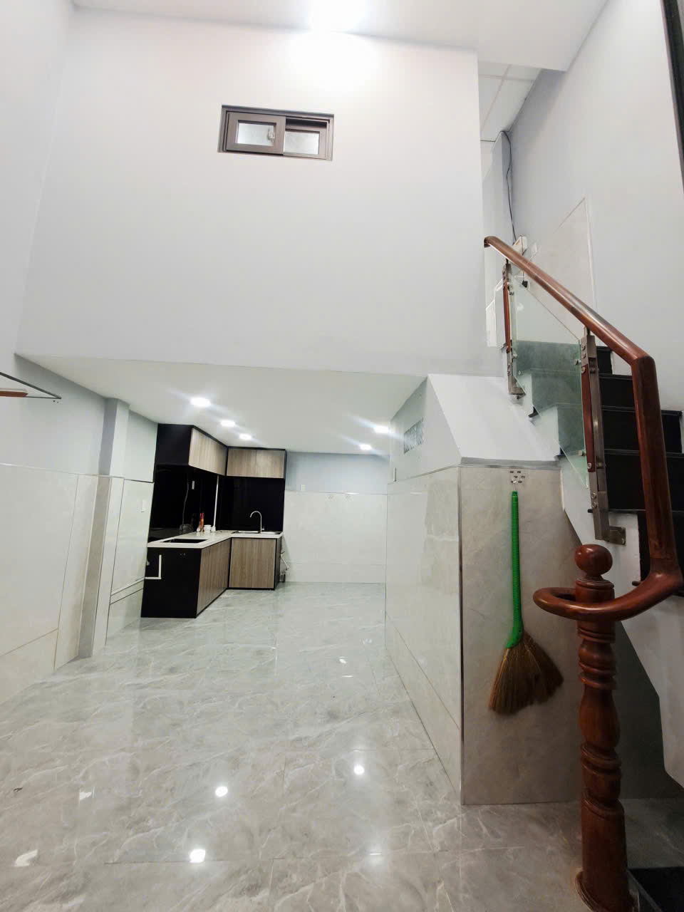  Bán nhà BHH Bình Tân- 4x7 đúc 2 tầng gần hẻm xe hơi chỉ  2.68 tỷ 