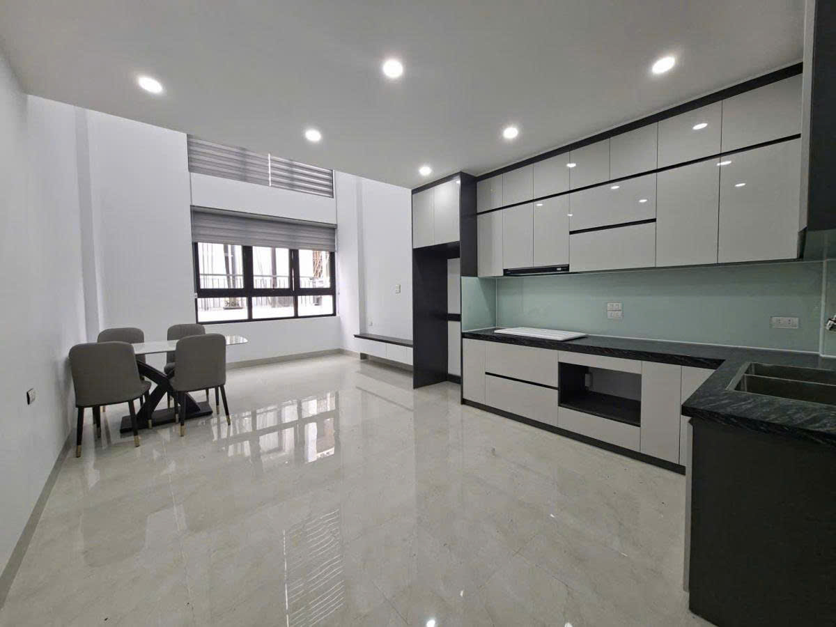  Bán nhà Bồ Đề 41m 7 tầng MT4m thang máy ô tô đỗ sát hồ 15 tỷ 