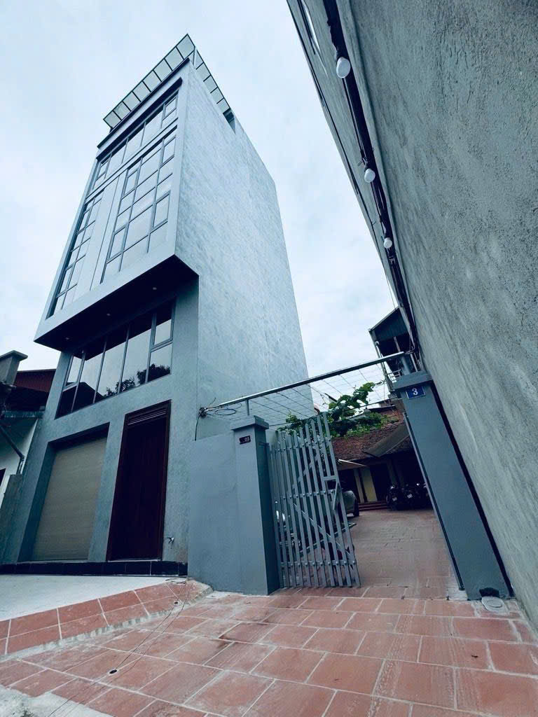  Bán nhà phúc lợi 44m /6 tầng , giá chỉ 9xxx oto ngủ trong nhà 