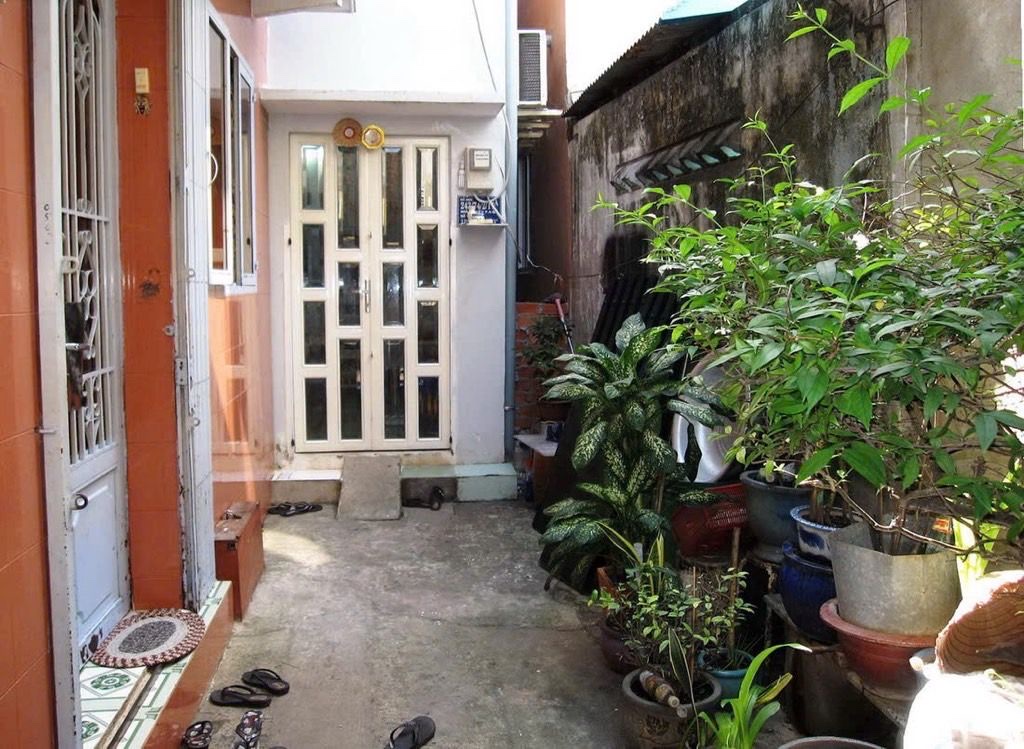  BÁN NHÀ Đ.HOÀNG DIỆU- HIẾM NGANG 4M- CHỈ 3.3T- THÔNG RA TÔN ĐẢN- GẦN TRƯỜNG NGUYỄN TẤT THÀNH. 