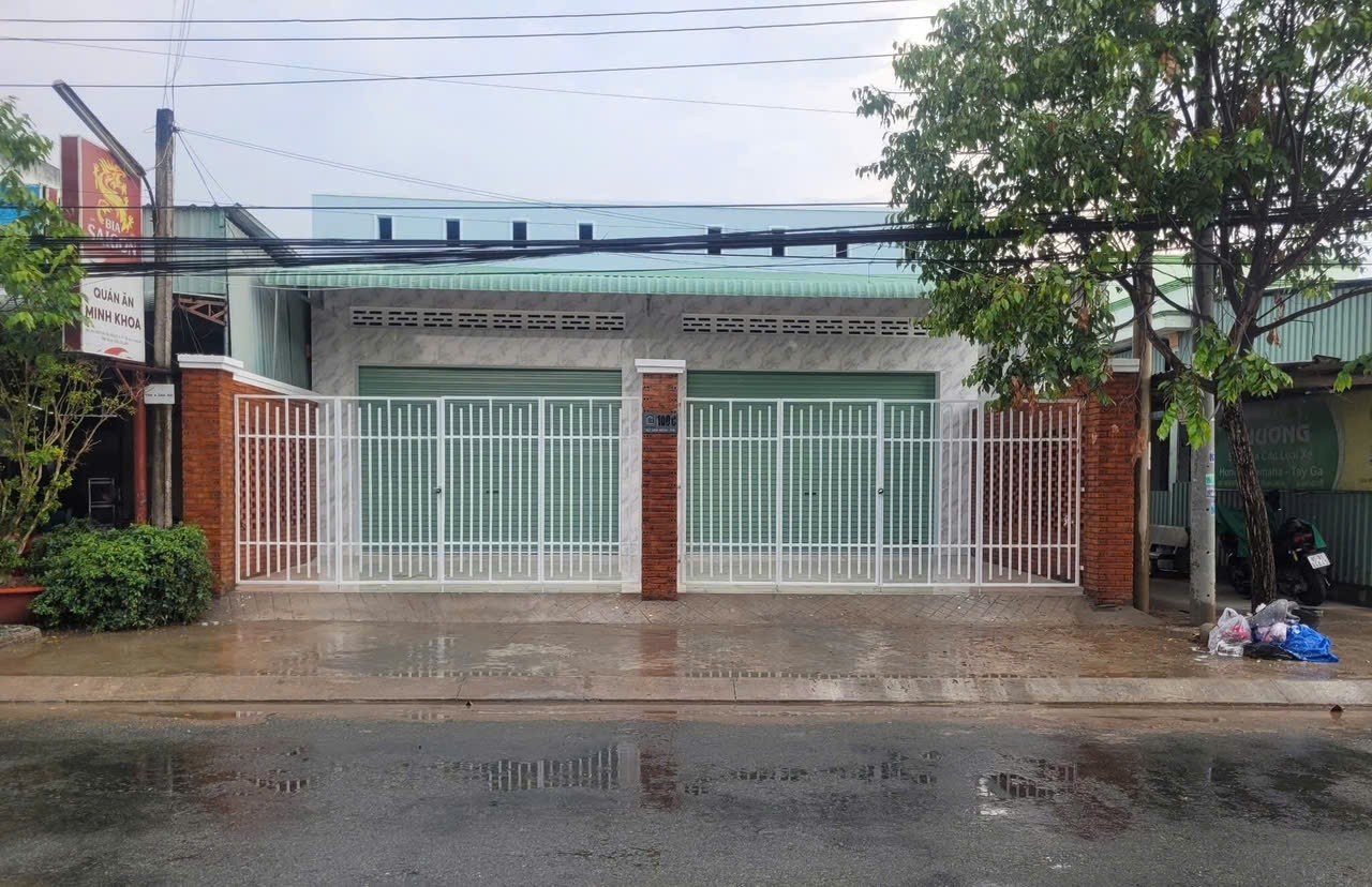  NHÀ ĐẸP- GIÁ TỐT - Chính Chủ Cho Thuê Nhà Nguyên Căn Đường Võ Văn Môn, Phường 4, Tp Tân An, Long An 