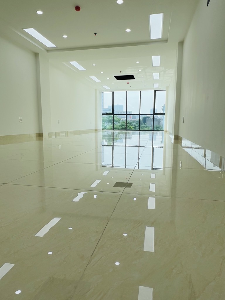  Bán nhà Mặt Phố Nguyễn Gia Bồng Khai Sơn- Oto tránh- Vỉa hè- Kinh doanh- 65m 7 tầng hơn 30 tỷ(TL) 