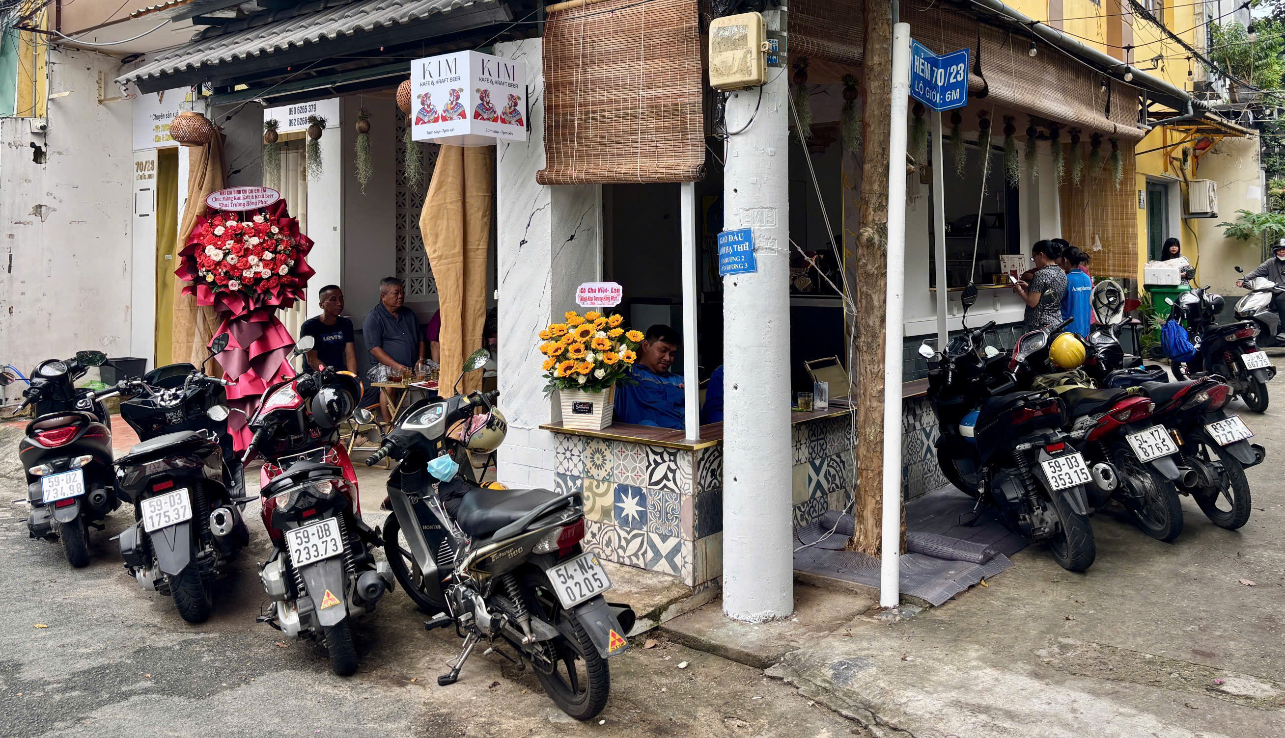  Sang quán cafe xinh góc 2 mặt tiền núp hẻm ngay ngã tư – Phường Tân Quý, Tân Phú. 