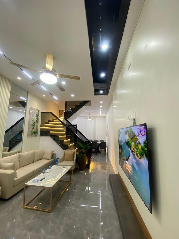  Bán nhà Lý Nam Đế, 60m2, 3 tầng, mặt tiền 3.3m, nhỉnh 19 tỉ, ngõ thoáng, kinh doanh homestay 
