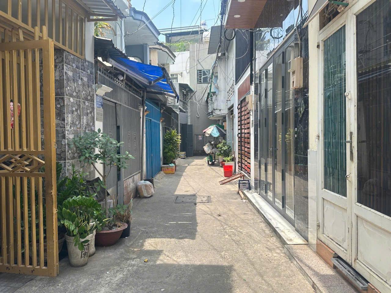  CHỈ 2.9 TỶ - CÓ NHÀ 2 TẦNG HẺM XE HƠI - QUẬN 12 RA RIÊNG THÔI! 