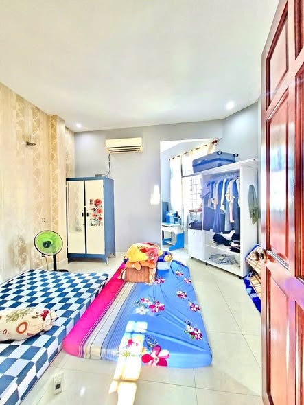  NHÀ GÓC 2 MẶT HẺM XE VF3 QUAY ĐẦU - NHÀ ĐÃ XÂY KIÊN CỐ TRỆT 2 LẦU HOÀN CÔNG ĐỦ - DT 5 x 10 GIÁ RẺ GIẬT MÌNH - CHỦ CHÀO CHỈ 3TỶ680 CÒN BỚT 