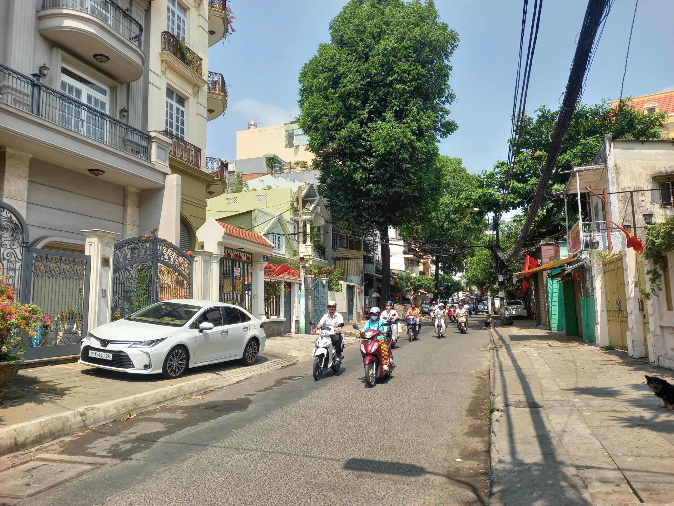  Cho thuê mặt bằng 2 MT Phan Bội Châu, 120m2, 28tr, TL 