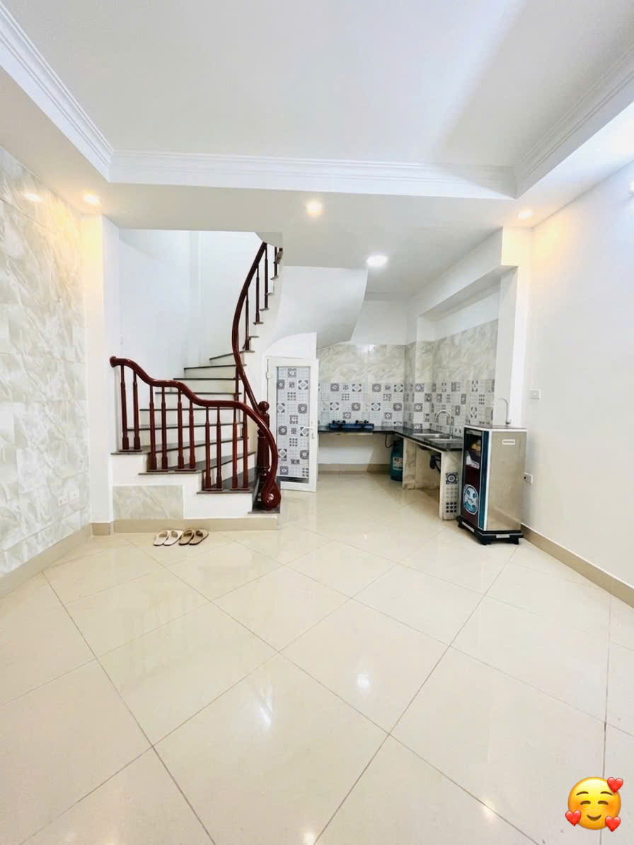  Cho thuê nhà ngõ 96 Đại Từ, 30m2 x 5 tầng, 3 ngủ, 10 triệu 