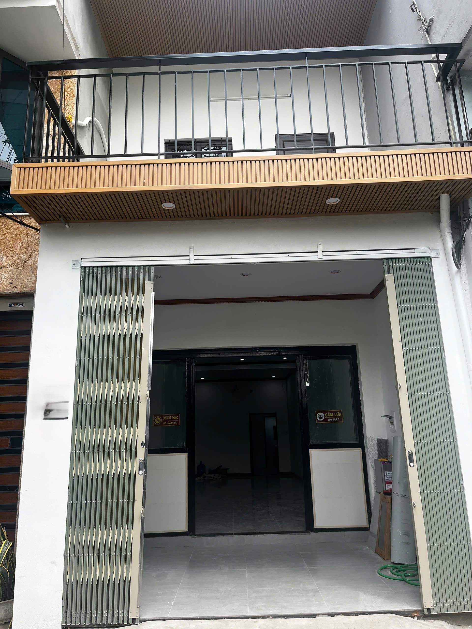  CC cho thuê nhà 50m ô tô  Lương Thế Vinh, 68m² x 2 tầng, mặt tiền 3.7m, giá 15 triệu 