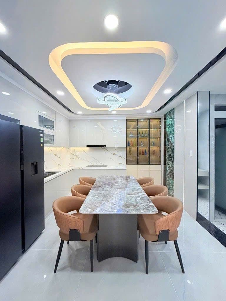  MT Đường - Lô Góc - 9 TỶ NHỈNH - BÌNH TÂN - Đường Xe Tải - Gần Lê Văn Quới - Full Nội Thất - Giáp Tân Phú - 80M2(5×16) - 5 TẦNG - 5PN 