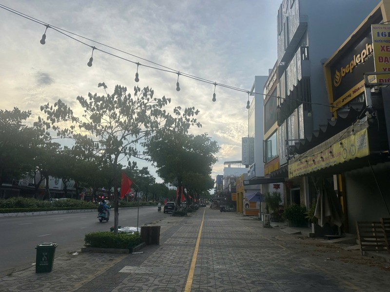  Bán lô đôi mặt tiền Nguyễn Phước Lan Hoà Xuân, 200m2 ngang 10m, giá 38 tỷ 