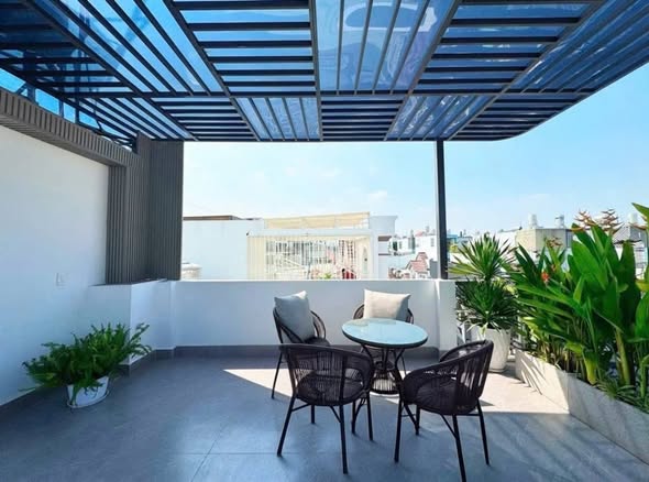  NHÀ MẶT TIỀN HẺM THÔNG XE HƠI TRÁNH -KINH DOANH TỐT - CÓ GARA TRONG NHÀ 