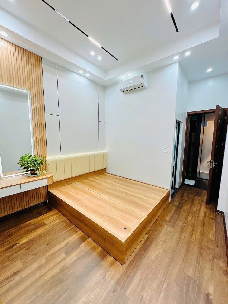 SIÊU PHẨM CCMN GIẢI PHÓNG - Ô TÔ ĐỖ CỬA - DÒNG TIỀN 550 TRIỆU/NĂM- 47M2- 6 TẦNG- THANG MÁY- 15.3 tỷ 