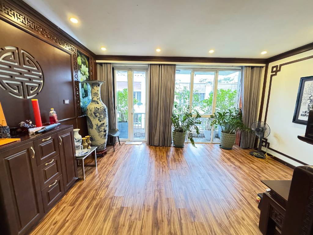  Bán nhà đẹp Nguyễn Văn Cừ- Sát phố- View Chương Dương-Gara- thang máy 85m 6 tầng nhinh 19 tỷ(TL) 