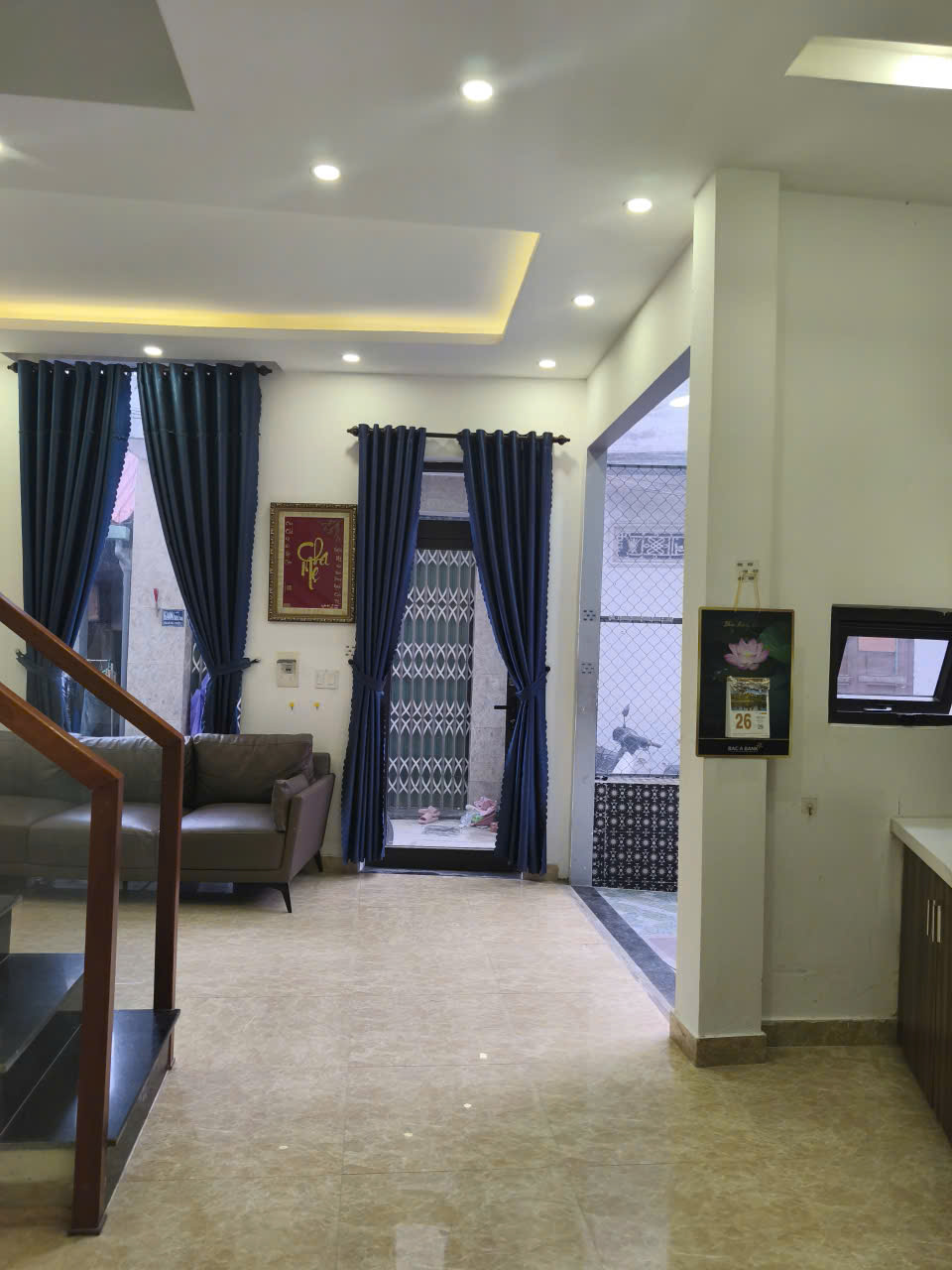  ♪  Sập Hầm, Góc K Hoàng Diệu, 50m2, 3 tầng thoáng, 3PN WC trong, sân thượng sau - trước, 3.x tỷ 