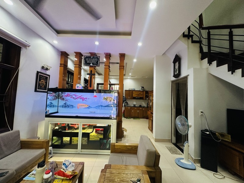  Bán Biệt Thự đường số 10, Phường Phước Long B, Q9, Thủ Đức, TP HCM. DT  178m2, 3 tầng. Giá 24.3 Tỷ 
