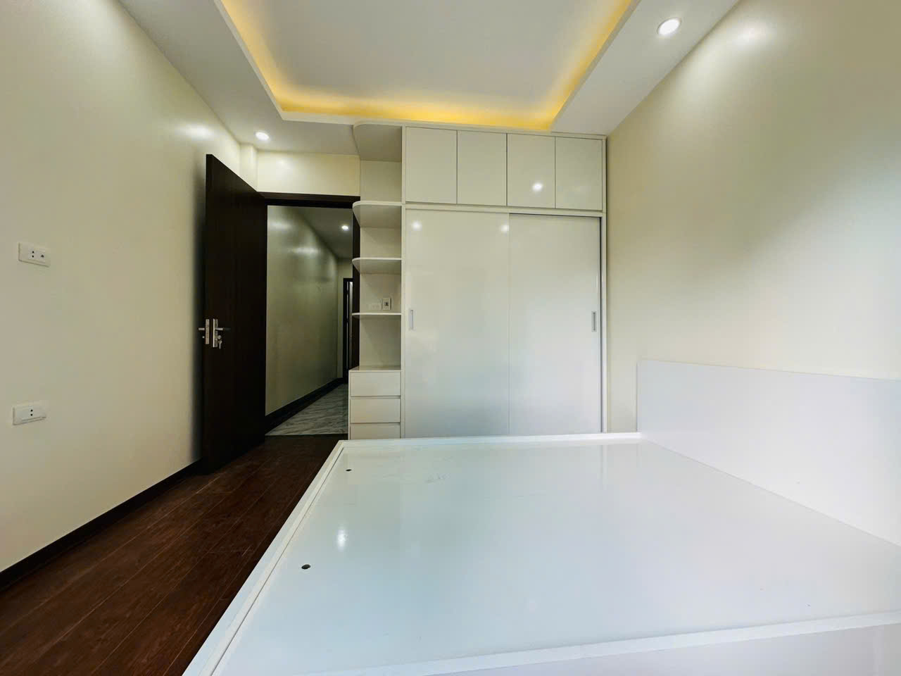 BÁN NHÀ PHÚ DIỄN – 7 TẦNG THANG MÁY – Ô TÔ ĐỖ CỬA - VÀO Ở NGAY - CHỈ 11 TỶ 