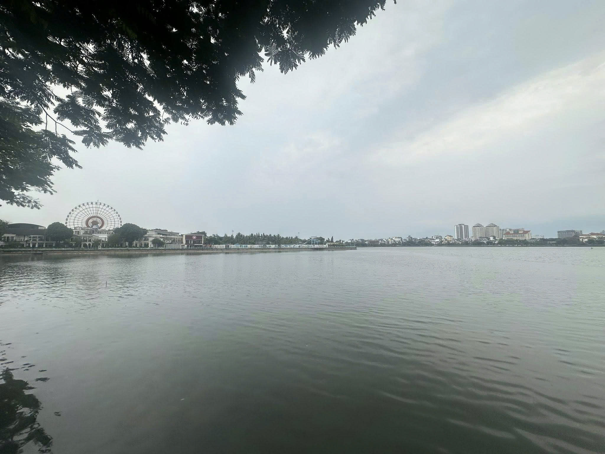  NHÀ NÀY Ở TÂY HỒ, NHIỀU NGƯỜI ĐI QUA MÀ KHÔNG BIẾT BÊN TRONG CÓ 6 NGỦ. 