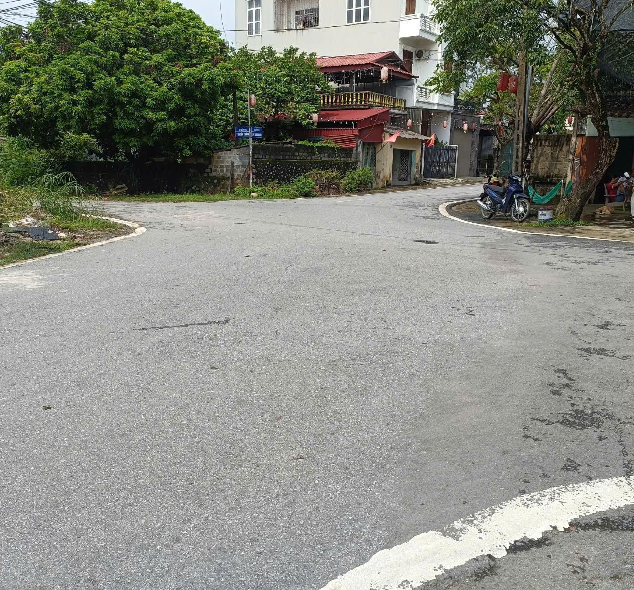  CHÍNH CHỦ  BÁN LÔ ĐẤT Ngã Tư Trục Chính kd khu phố Khang chóng , thị trấn Hàng Trạm Yên Thuỷ Hoà Bình 