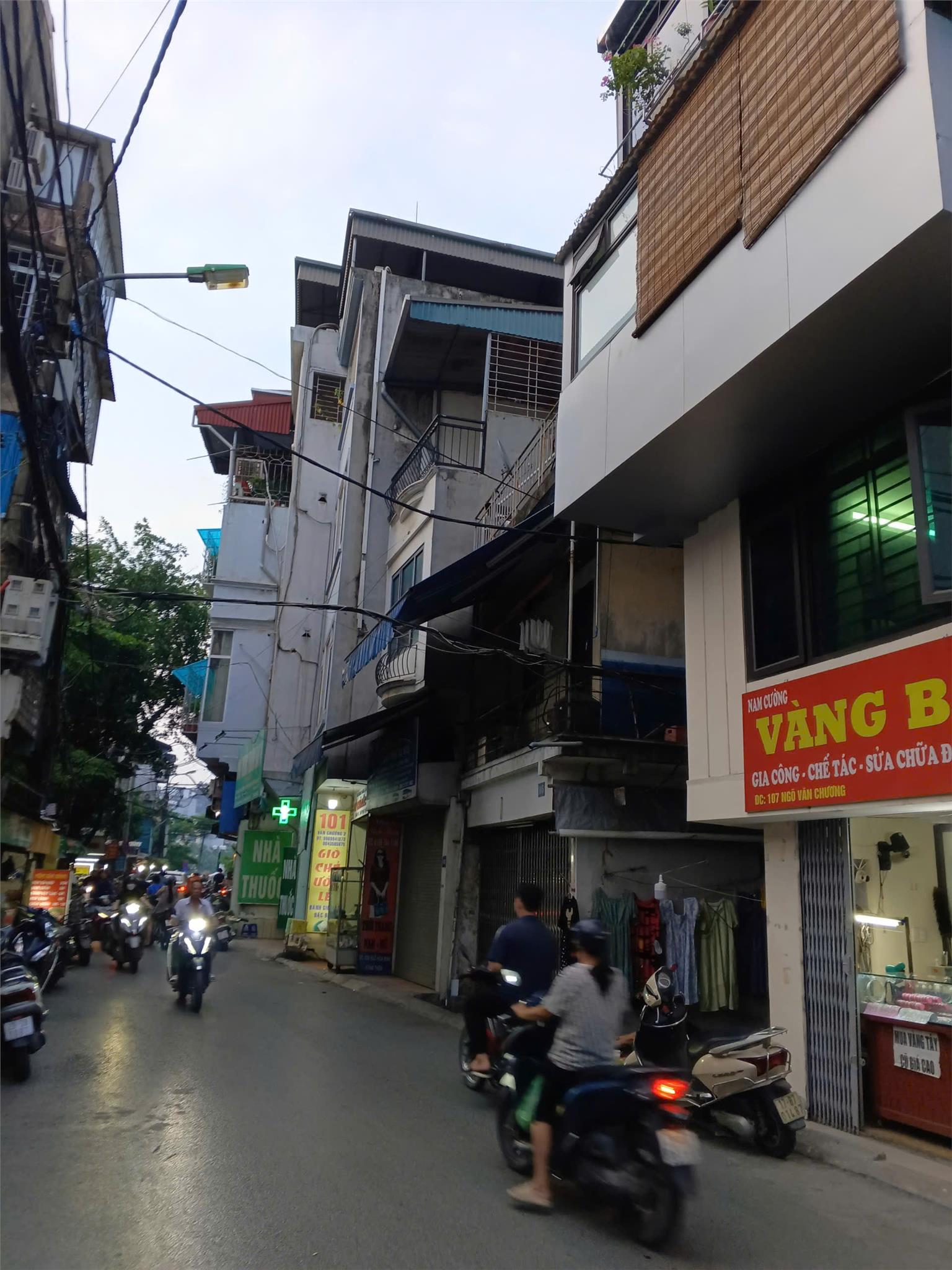  NHÀ NHỎ NHƯNG CÓ VÕ, MẶT NGÕ VĂN CHƯƠNG KINH DOANH MỌI LĨNH VỰC, 2 OTO TRÁNH, 100M RA HỒ LINH QUANG 