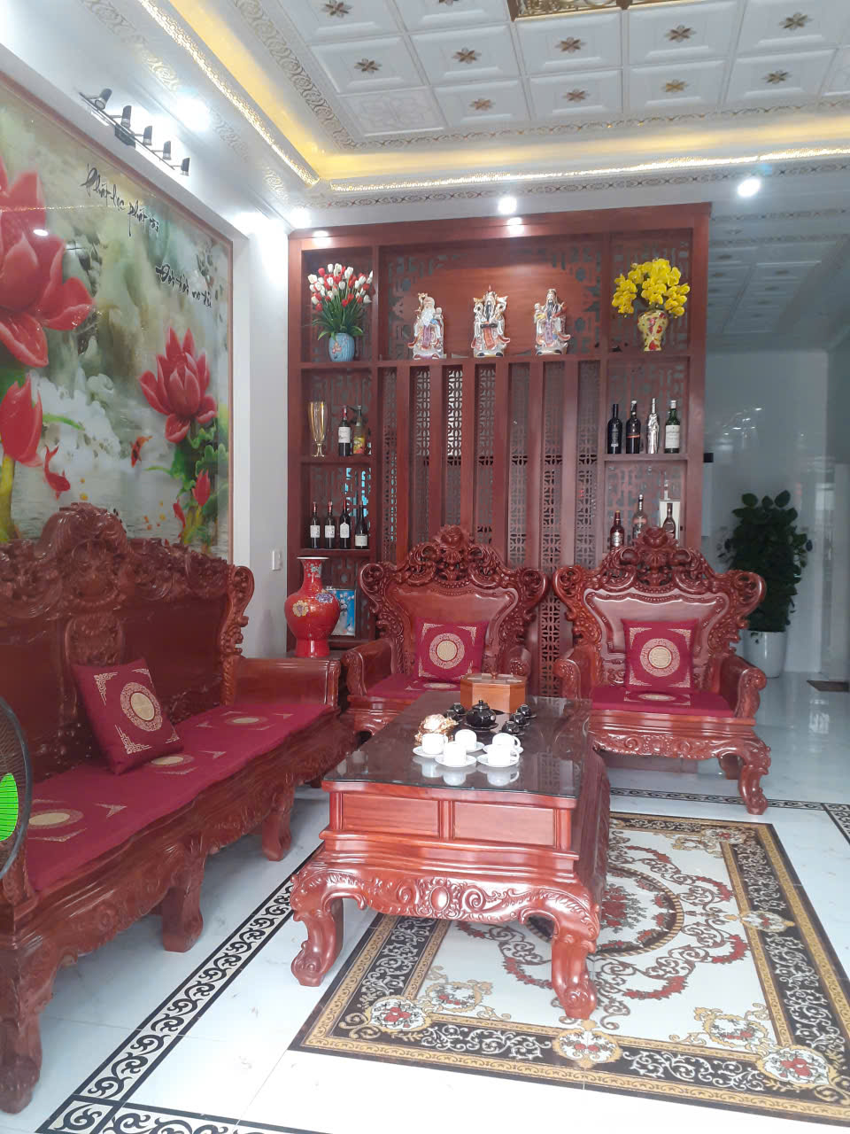  Cần cho thuê nhà nguyên căn 3 tầng mới đẹp Full nội thất đồ gỗ chỉ việc xách vali đến ở,,, có 6 phòng,,, phòng khách đồ gỗ đẹp 