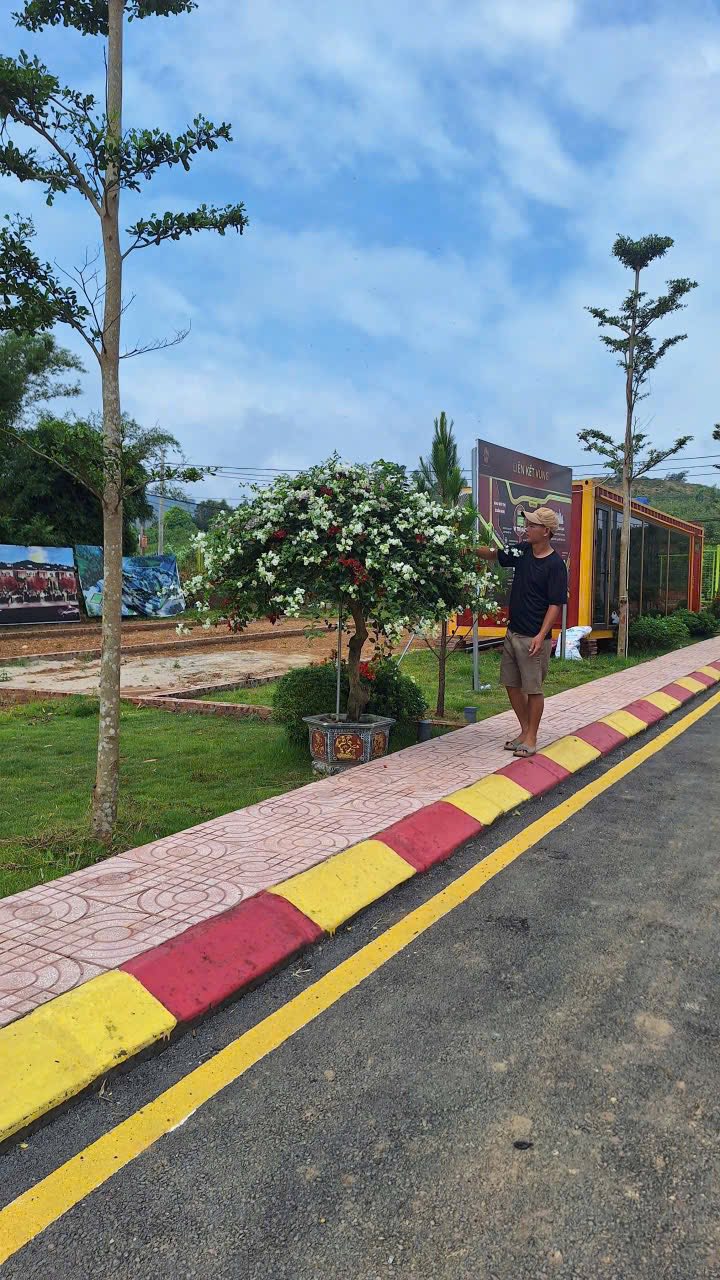  Bán lô đất Phú Cát 100m2 full thổ cư, đường trục chính kinh doanh, giá chỉ 28tr.m2 