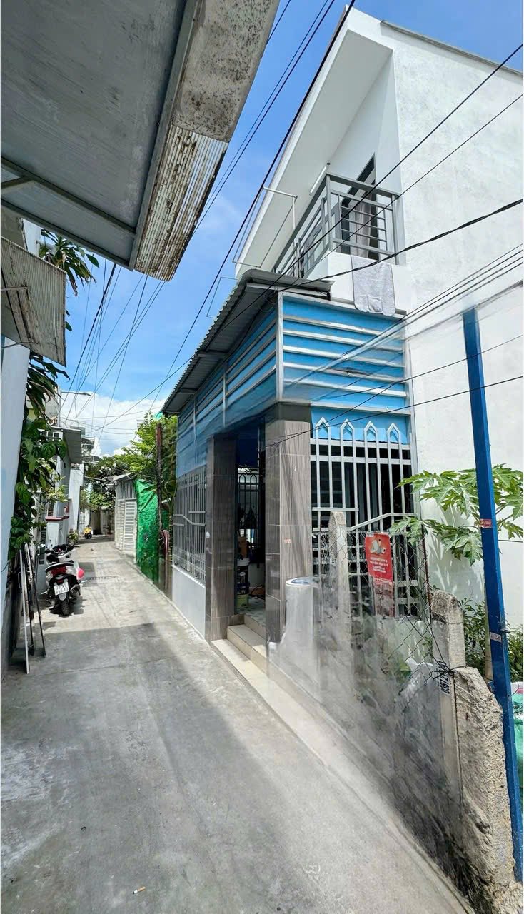  BÁN NHANH CĂN NHÀ TÂM HUYẾT TTTP 2 TẦNG HẺM HƯƠNG LÔ NGỌC HIỆP P.TÂY NHA TRANG 