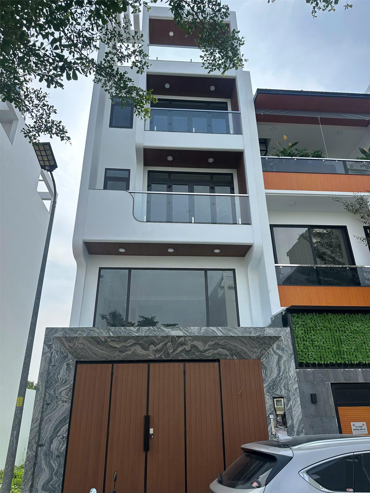  Anh Tây cần bán nhà mới xây Lê Văn Lương, để lại nội thất trong nhà 