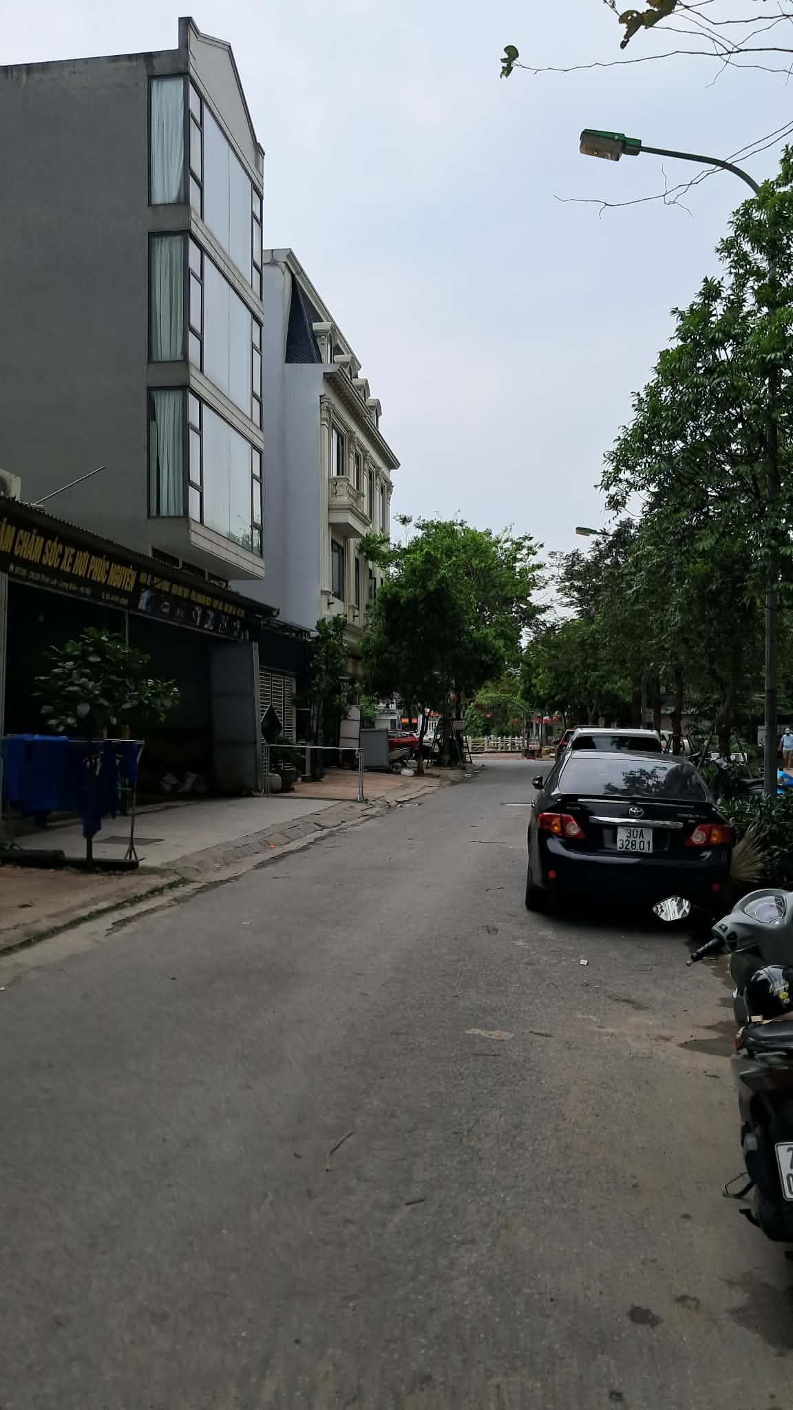  BÁN ĐẤT MẶT PHỐ VIỆT HƯNG 40M2- KINH DOANH, Ở SƯỚNG- 12,X TỶ 